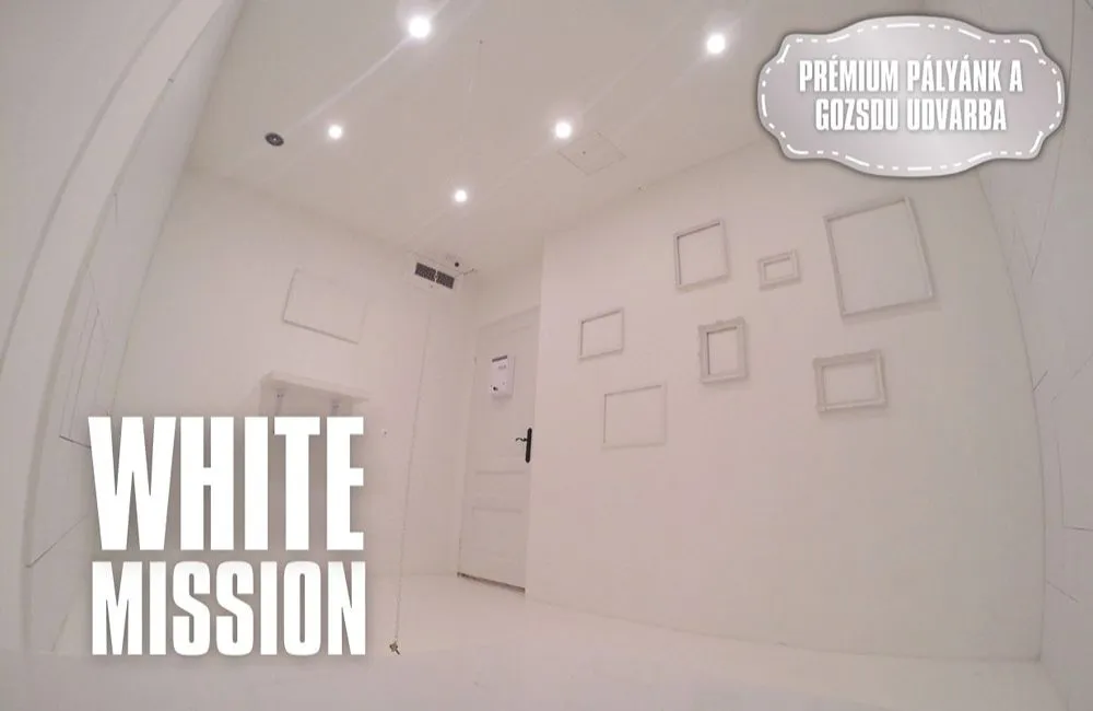 Fehér szoba üres képkeretekkel – White Mission, Gozsdu udvar