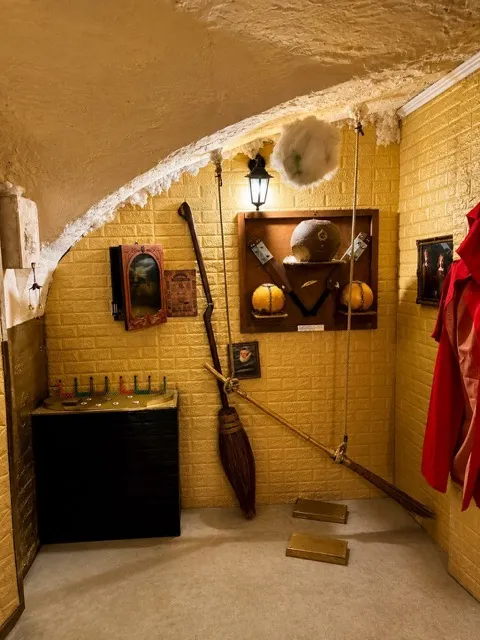 Broomstick and magical objects – Wizard World escape room